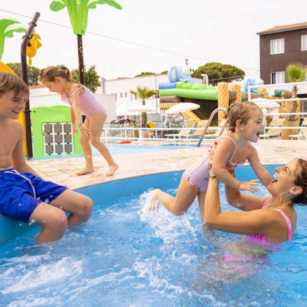 colorperlavillage en hotel-igea-marina-with-swimming-pool 026